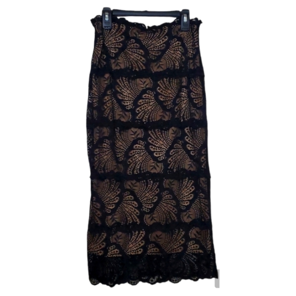 NIKIBIKI Black Midi Lace Skirt Scalloped Column Large Wimsigoth Pencil Skirt